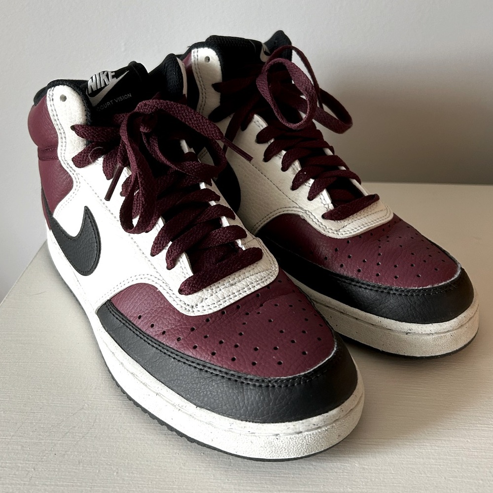 Nike Tennis shoe worn once